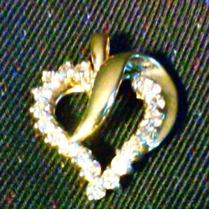 14 KT GOLD HEART PENDANT WITH 1 CT WEIGHT OF ROUND BRILLIANTDIAMONDS, 2CM X 2 CM